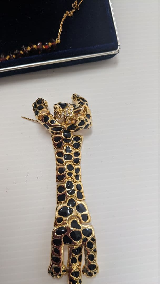 【美品】ヴィンテージ グリーンアイ 豹 ブローチ アクセサリー