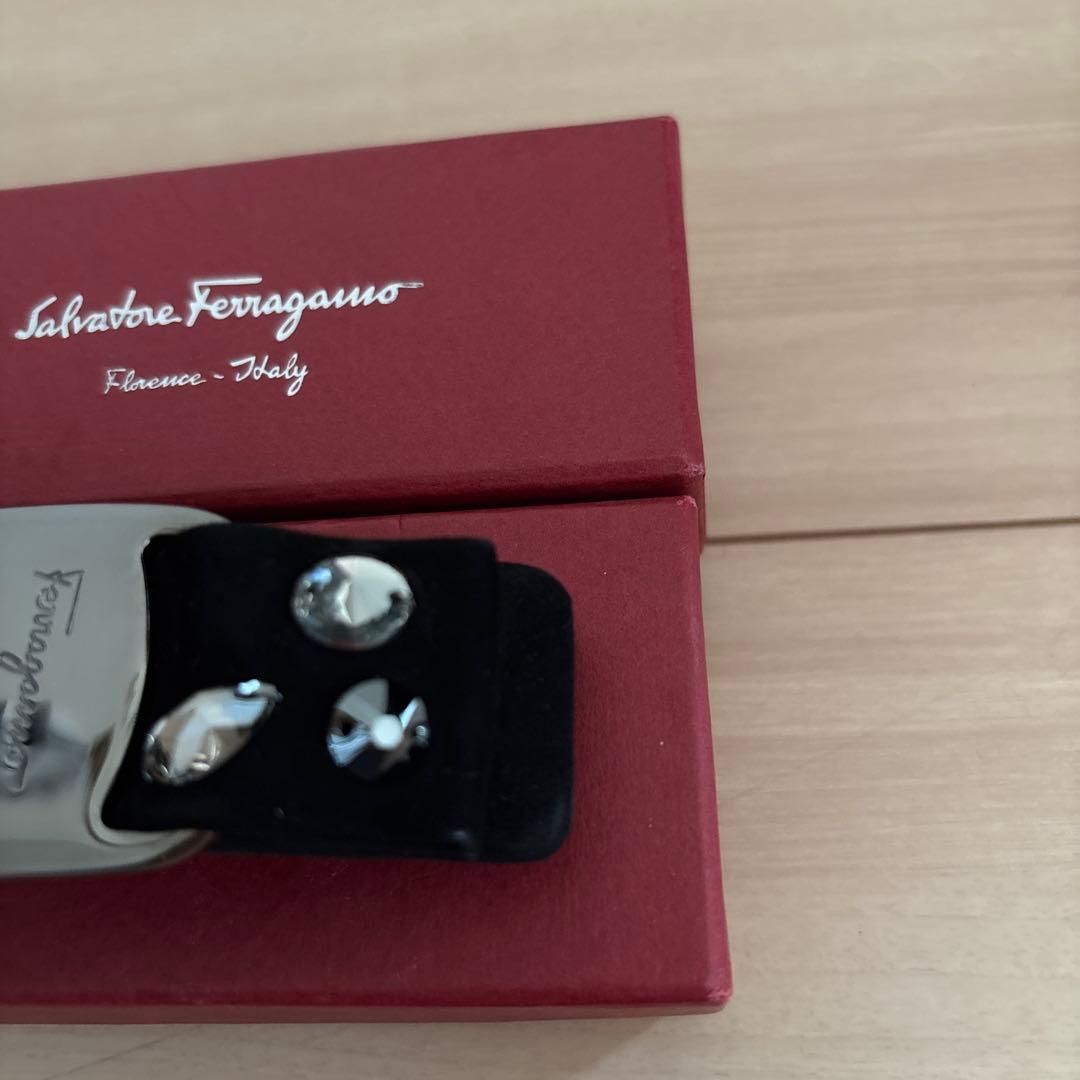 正規品♡フェラガモ バレッタ　スワロフスキー　ビジュー　黒　リボン