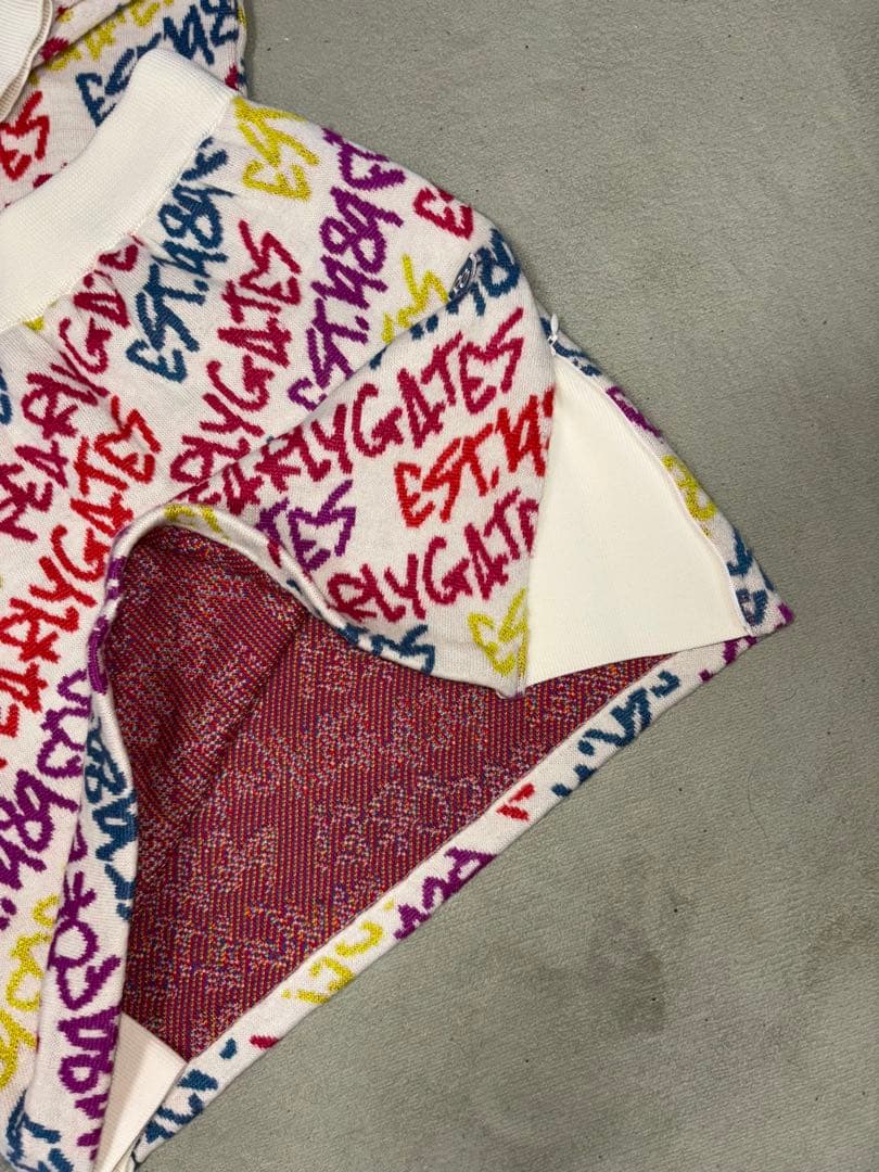 （超美品）パーリーゲイツ、落書き柄、ニットセーターとスカートのセット、サイズ0