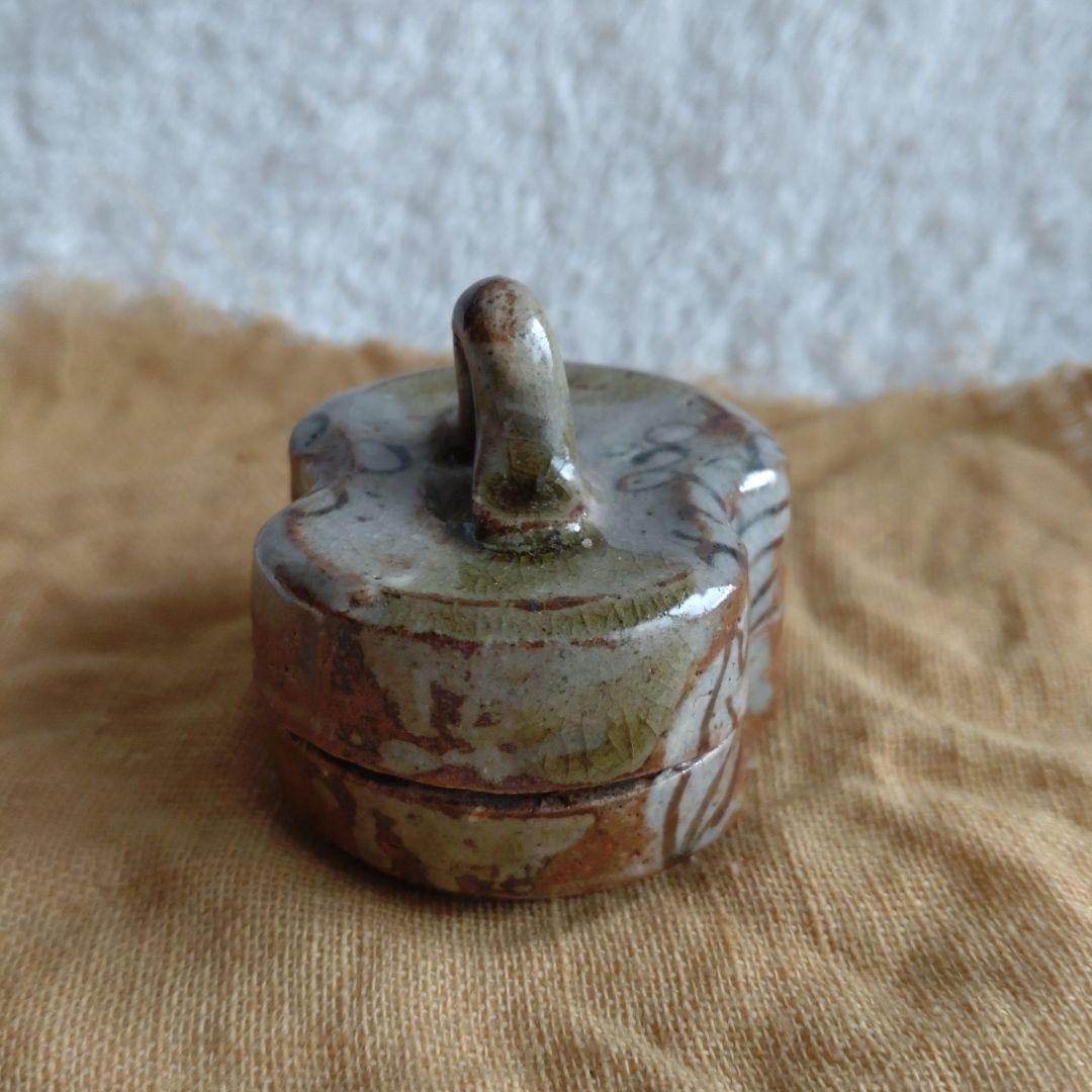 香合　織部　ハジキ香合　緑・茶色　共箱　時代　幕末