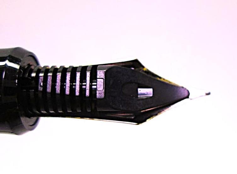 PILOTj万年筆　CUSTOM 743 万年筆 黒 FM 　インク付