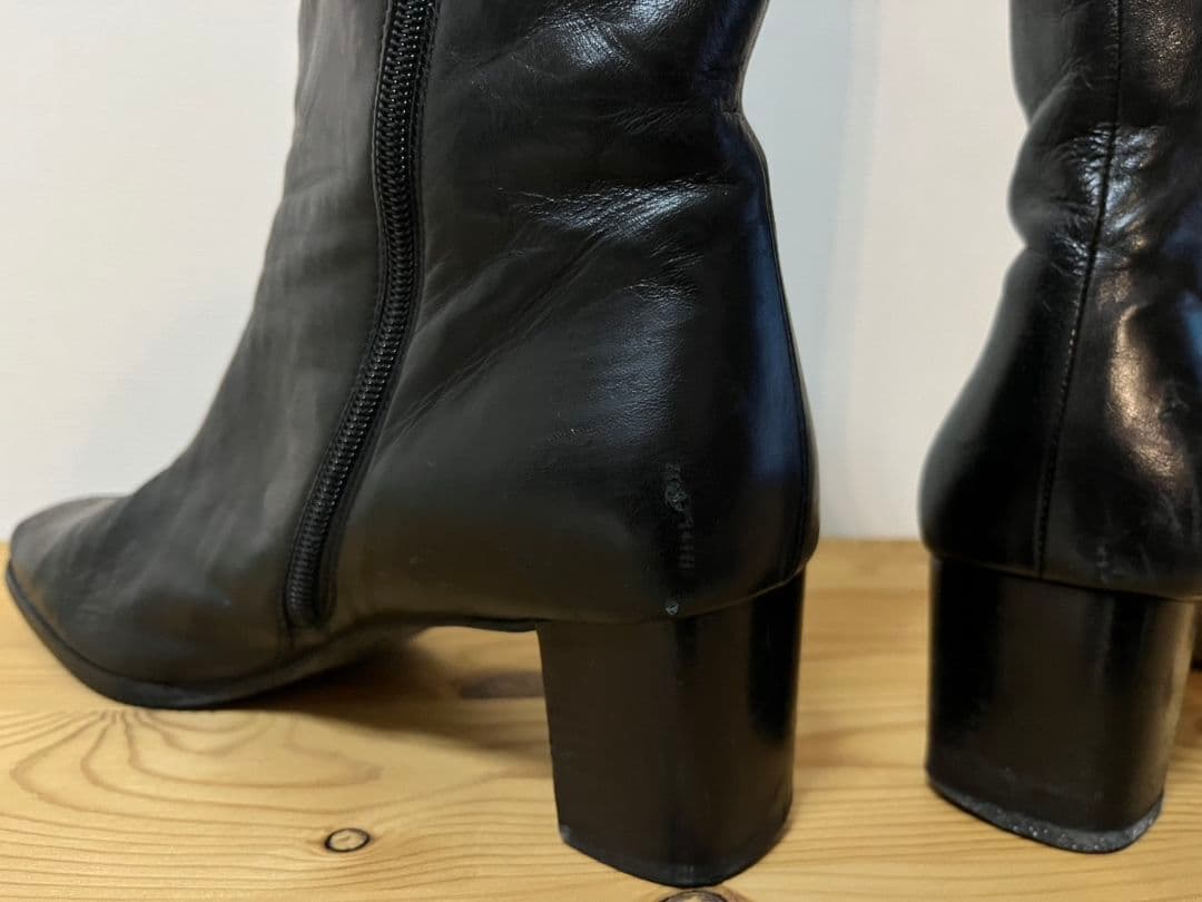 フェラガモ ロングブーツ 起毛 裏地