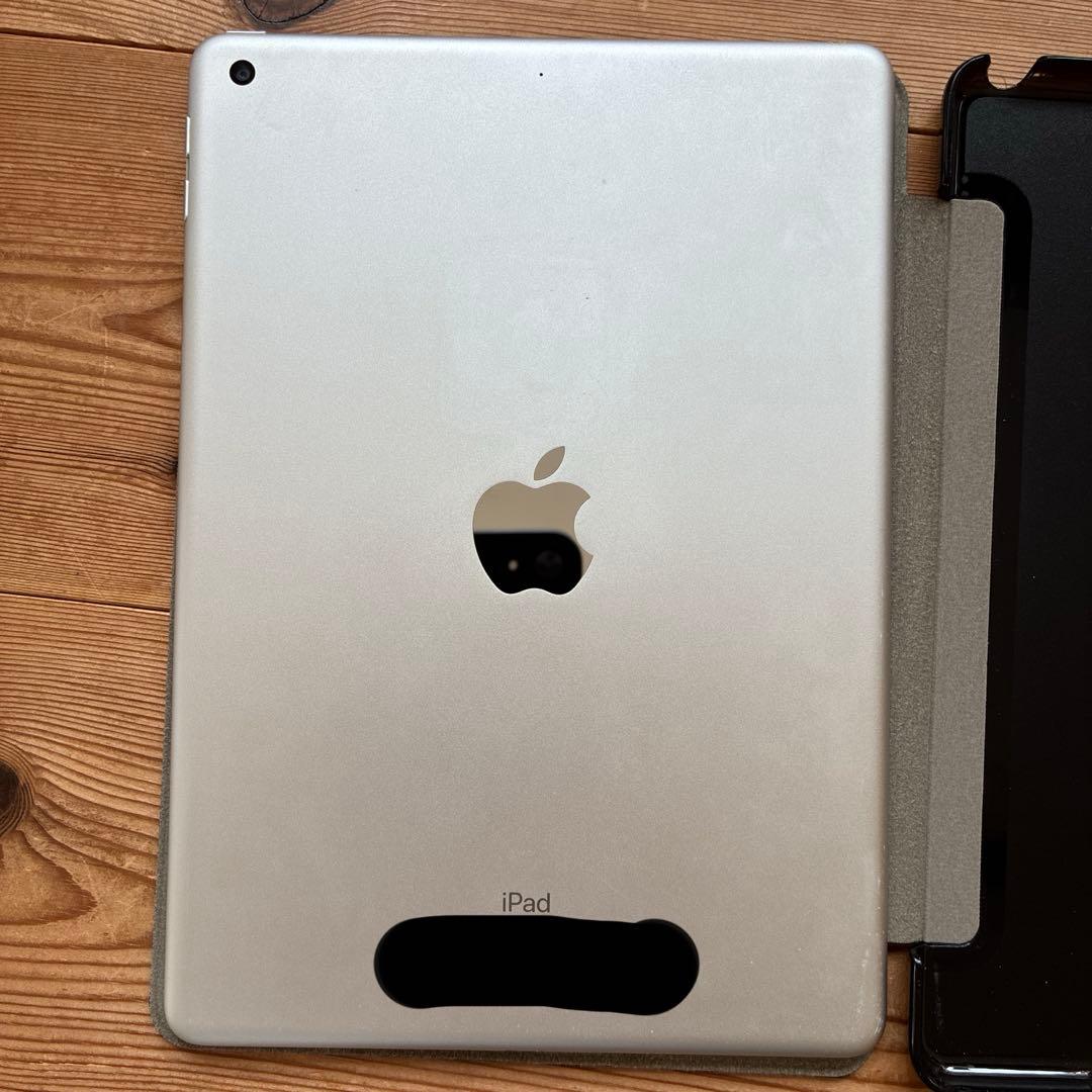 iPad ホワイト 本体 ブラックカバー付き