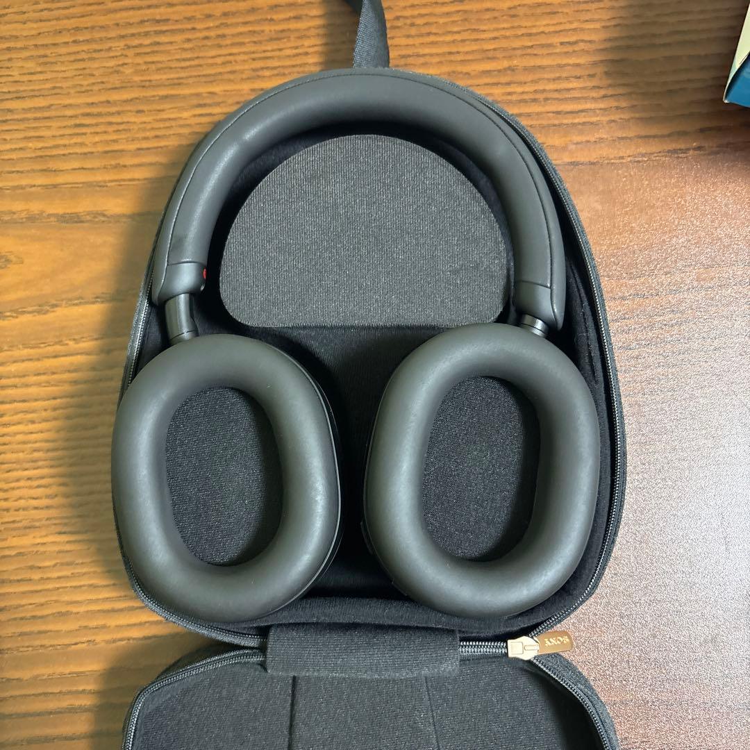 ワイヤレスヘッドホン ブラック 収納ケース付き