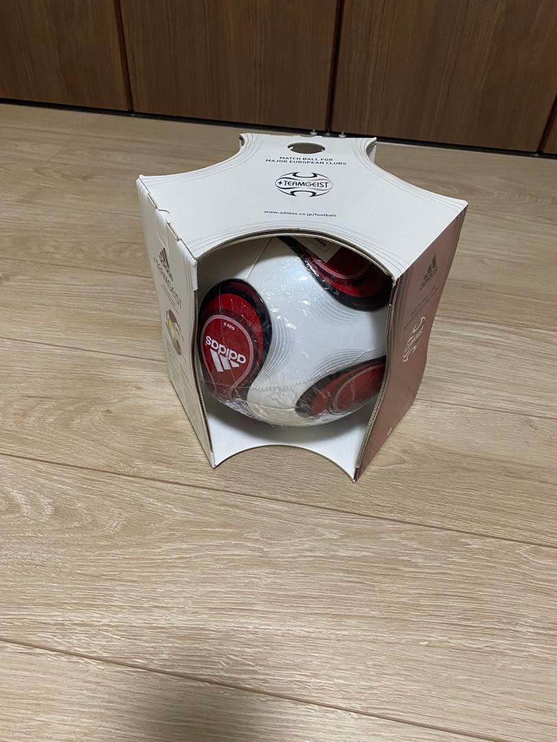 adidas TEAMGEIST サッカーボール ホワイト/レッド　5号