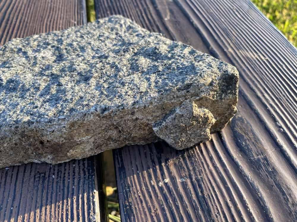 超貴重・岩手県遠野産 「遠野の銘石 角閃石」原石 1.4キロ・送料無料（＃16）