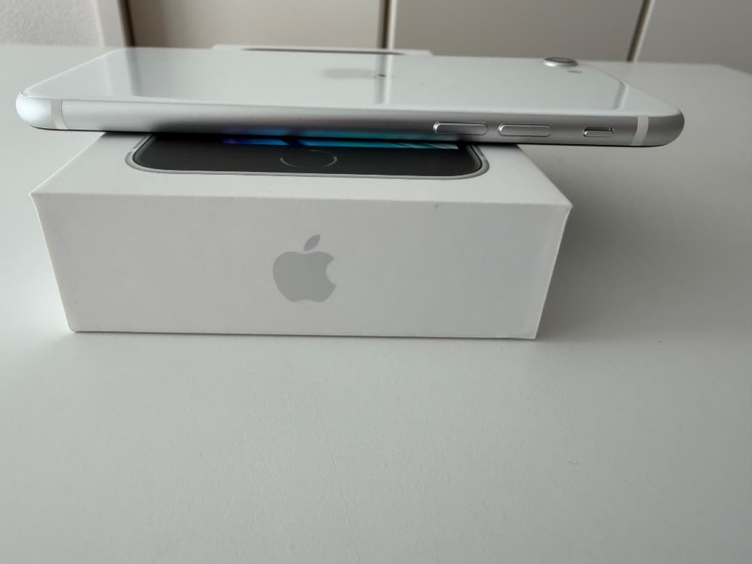 iPhone SE 第2世代 128GB