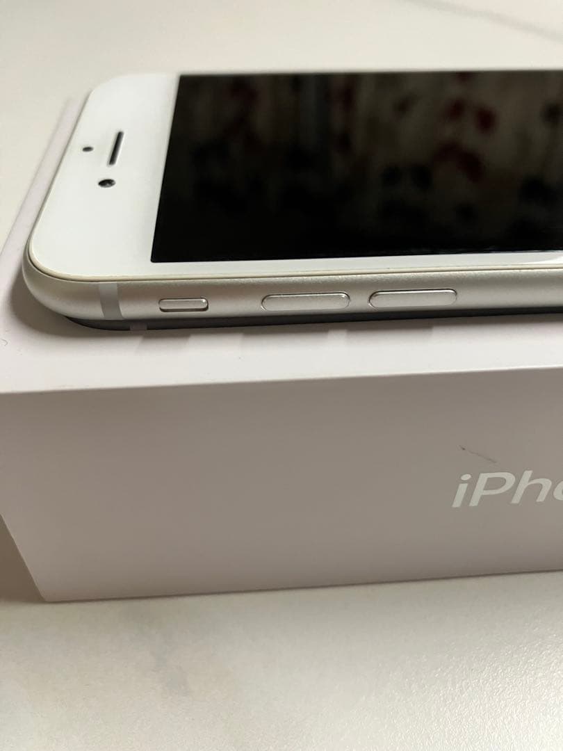 Apple iPhone 8 本体 付属品付き SIMロックあり docomo