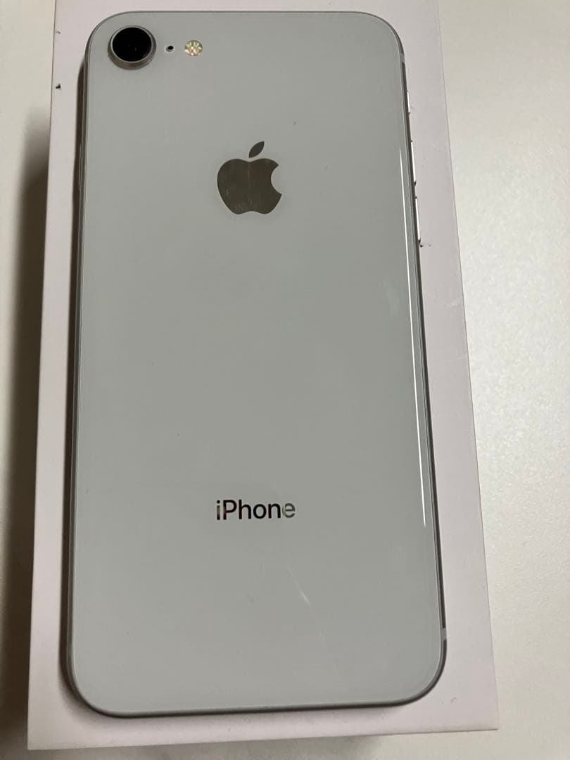 Apple iPhone 8 本体 付属品付き SIMロックあり docomo