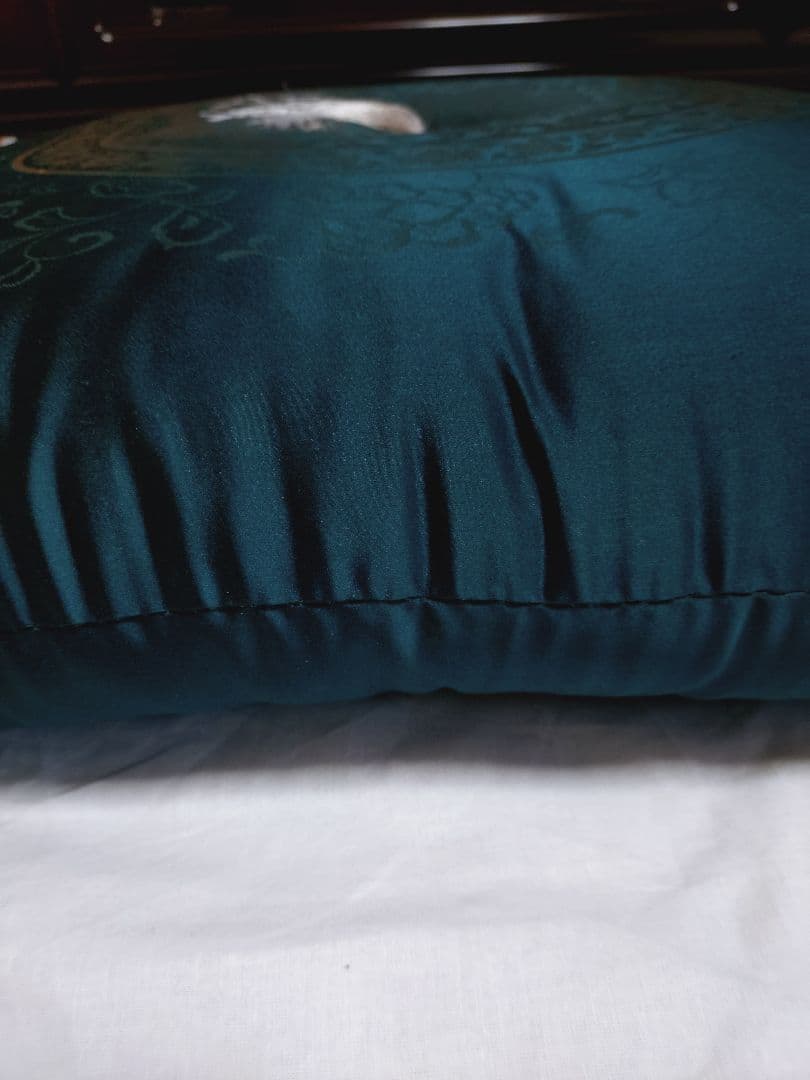 【新品　未使用】高級婚礼座布団　刺繍　深緑、赤　2枚組