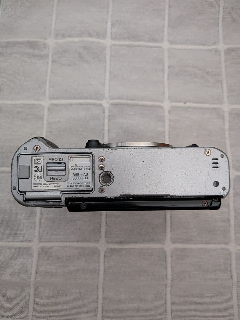 FUJIFILM X-T20 シルバー ミラーレス一眼カメラ(故障·ジャンク)