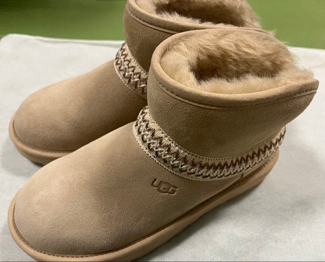 お値下げ【新品】UGG W CLASSIC MINI CRESCENT ブーツ