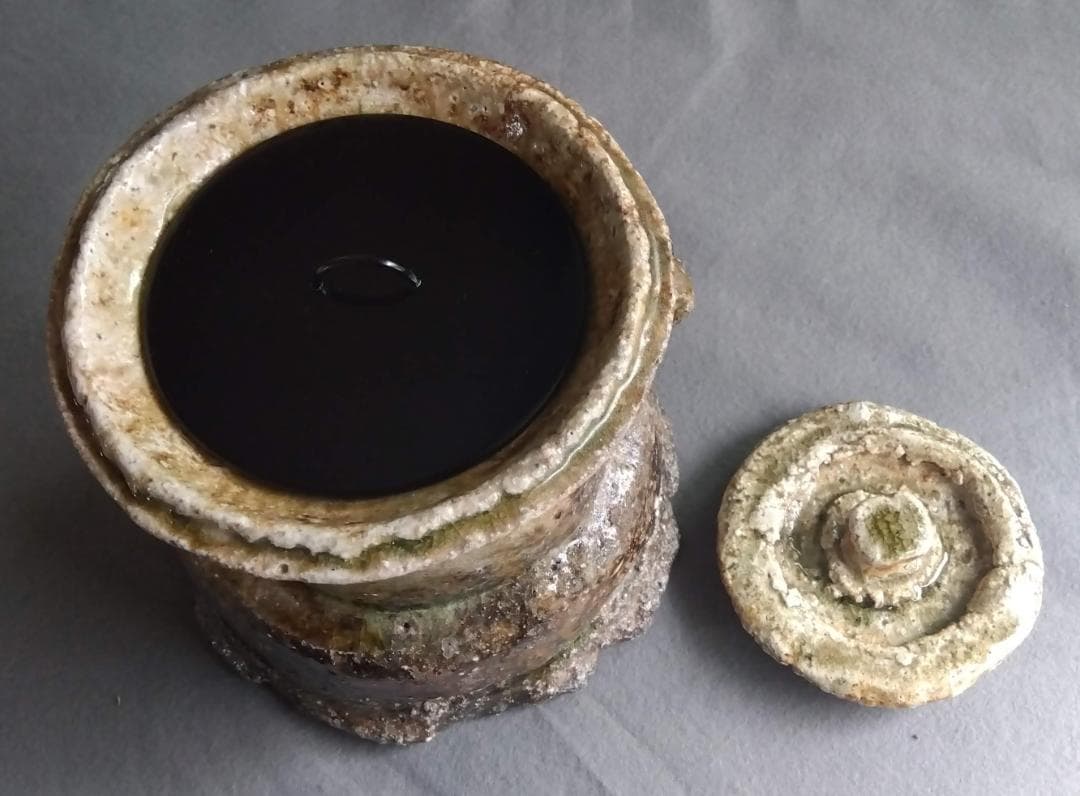 信楽焼　自然灰釉究極美逸品　谷清右衛門　茶道具伊賀写 双耳水指 塗蓋 付　共箱