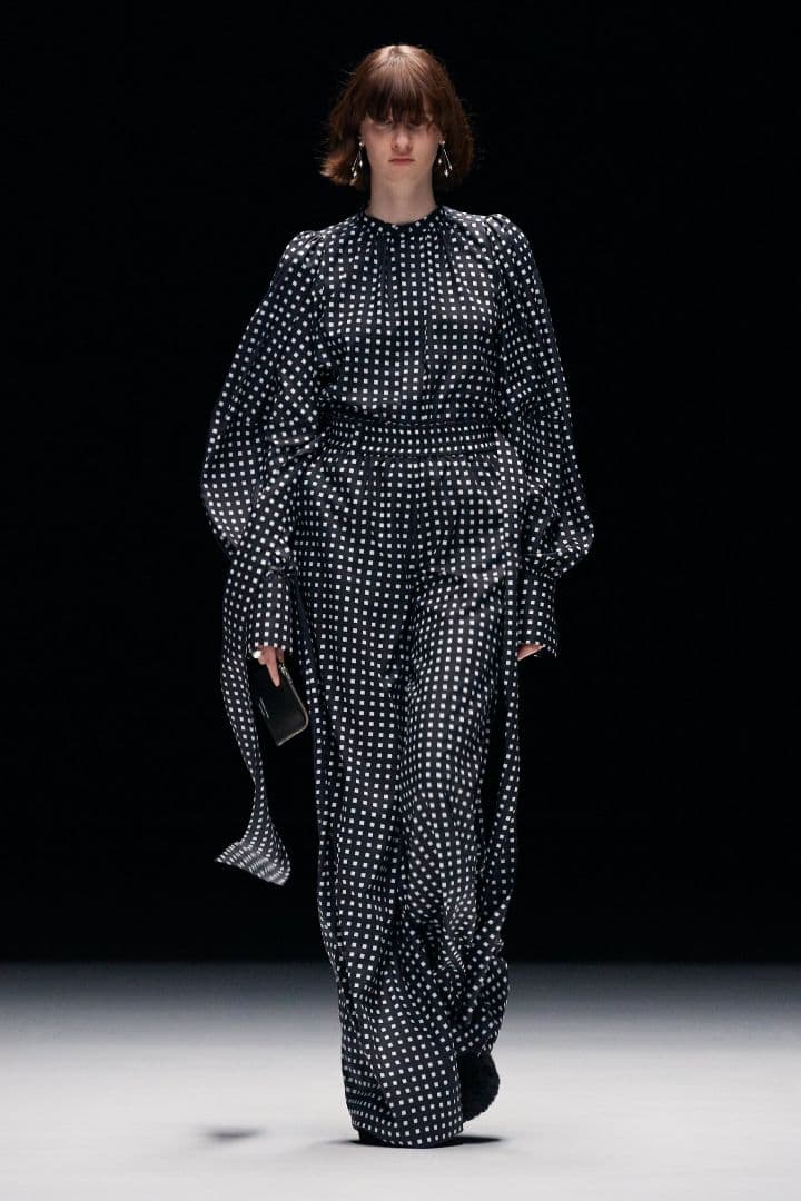 週末限定お値下げ1/23〜1/2523時迄 HYKE 2023AW 長袖ブラウス