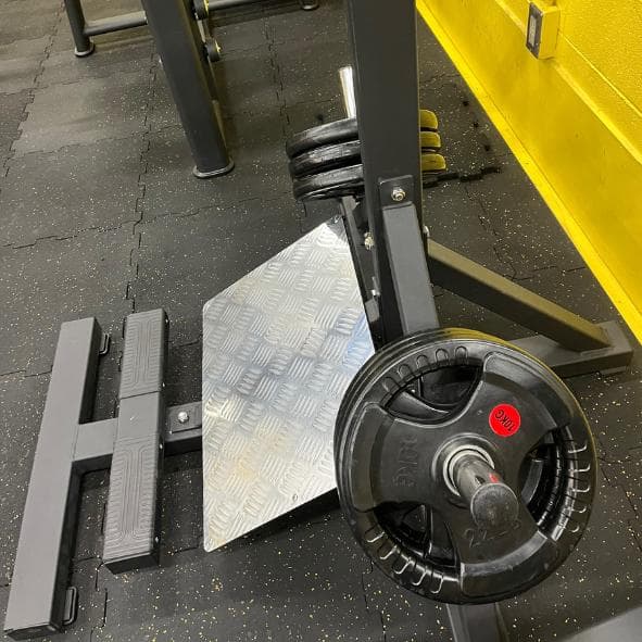 レバレッジスクワット ＆ カーフ ストレングスマシン トレーニング