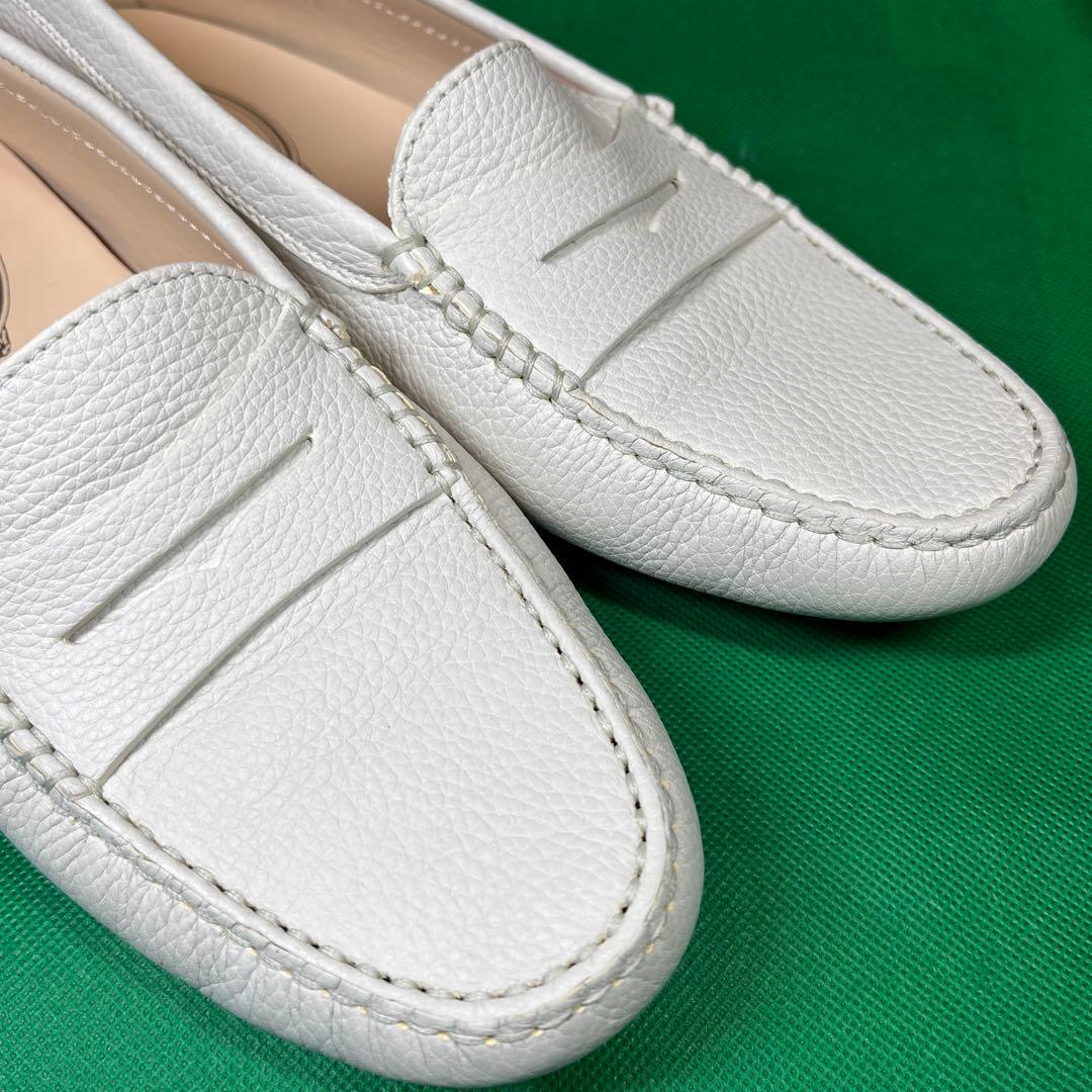TOD'S ホワイトレザー ローファー 25.5cm