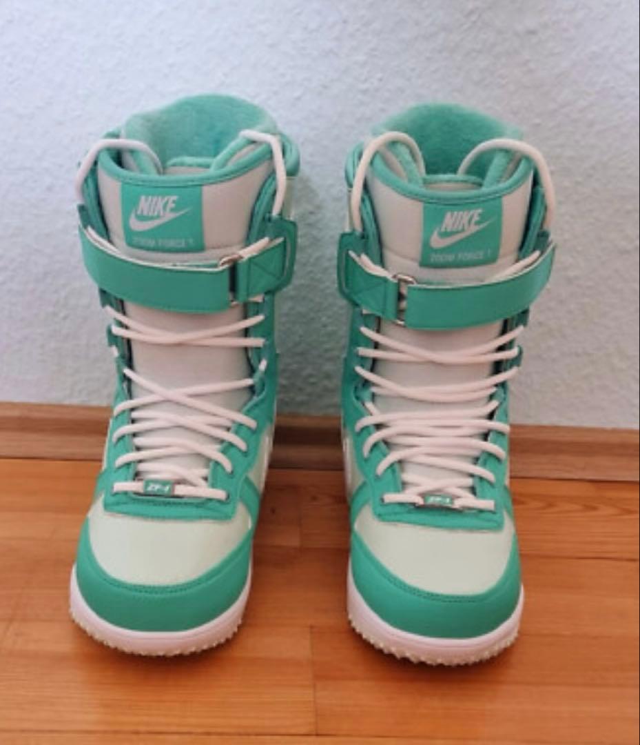 (出品終了間近)24.0cm Nike Zoom Force 1