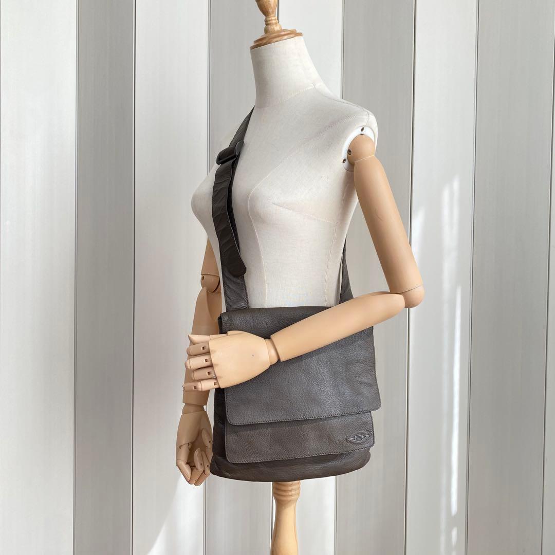 ボッテガヴェネタ レザーショルダーバッグ ブラウン ロゴ入り bottega