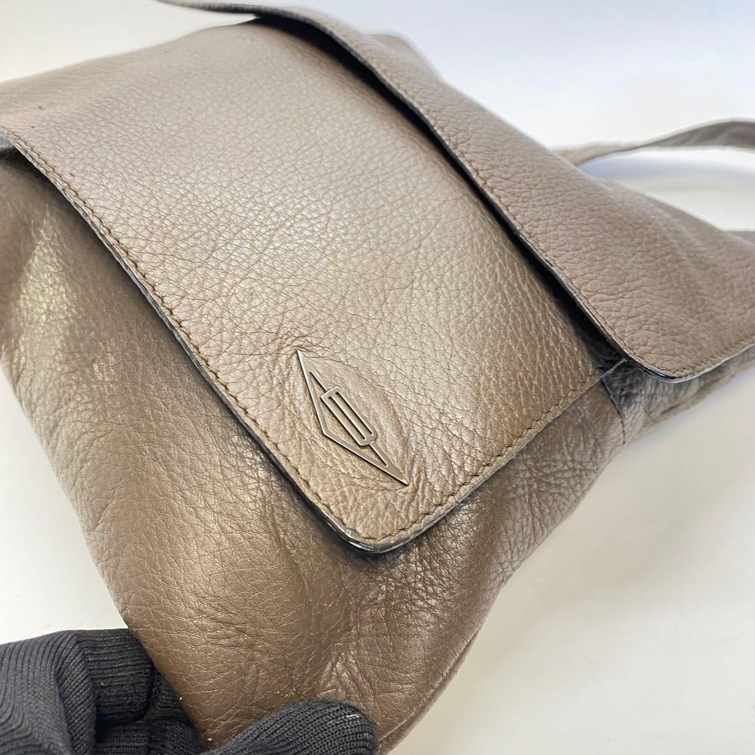 ボッテガヴェネタ レザーショルダーバッグ ブラウン ロゴ入り bottega