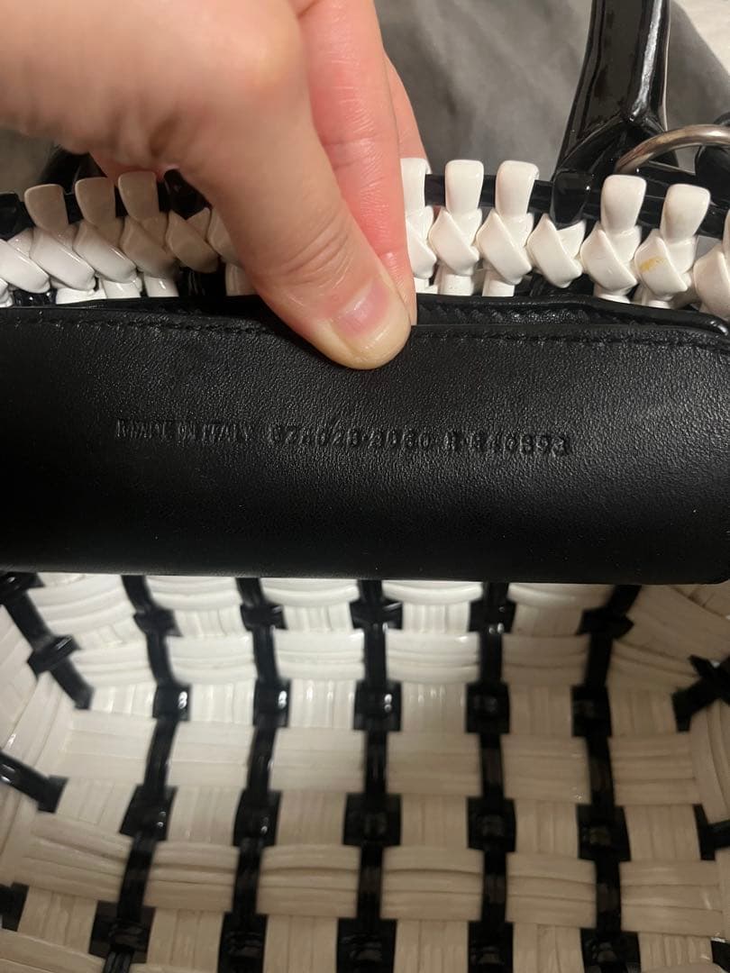 BALENCIAGA かごバッグ 白と黒 編み込み