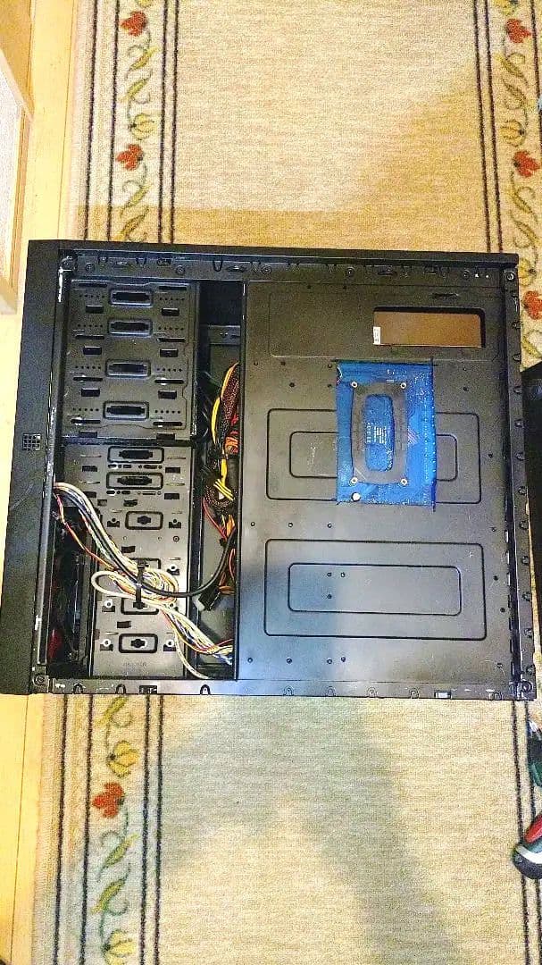 ミドルタワーPCケース MSIグラフィックカード付き ジャンク