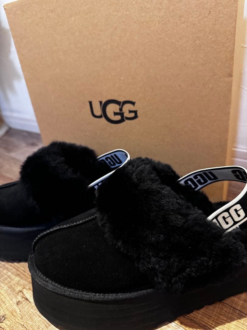 UGG Funkette ブラックスライドサンダル