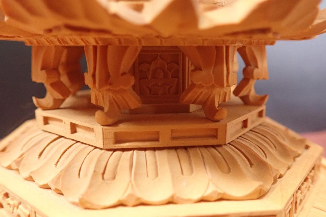 白檀　釈迦如来座像　八角台座　木彫仏像　仏教美術