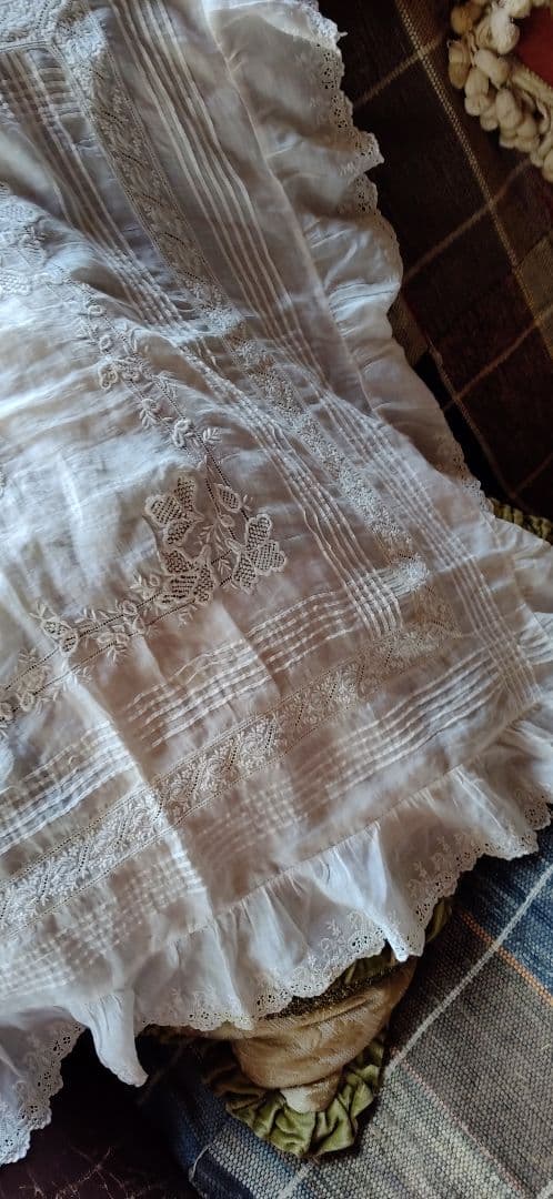 ロンドンのアンティーク屋さんでみつけた綿ローンのテーブルクロス