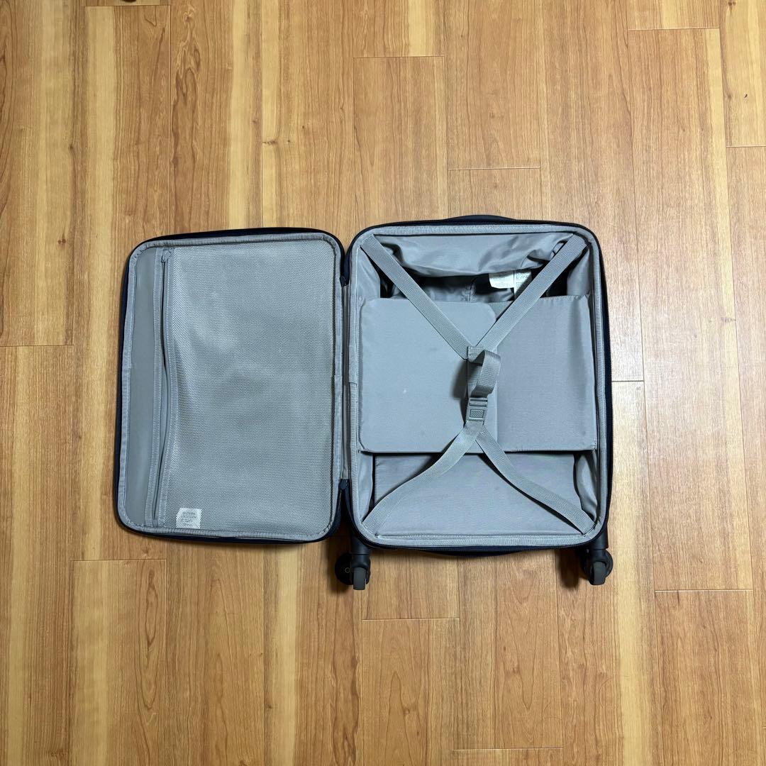 半分の厚みで収納できるソフトキャリー 小型(36L) ネイビー