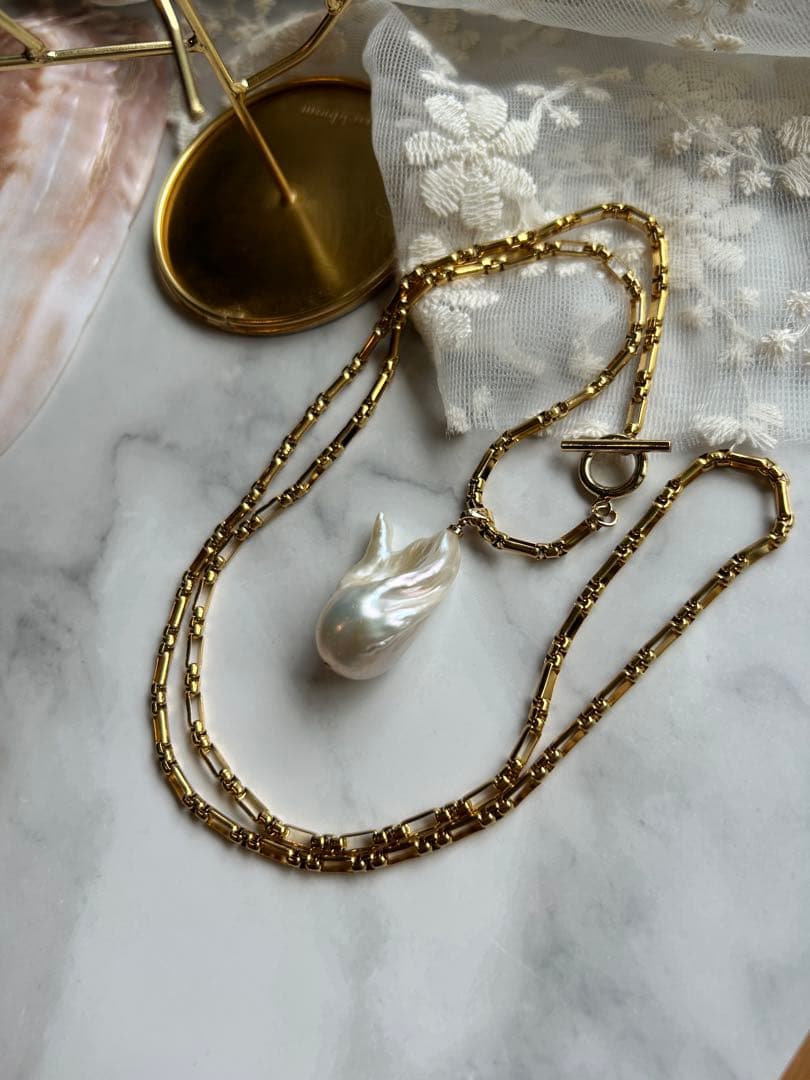 くにちゃん様おまとめ　カービングパールのネックレス　オイスターパールネックレス