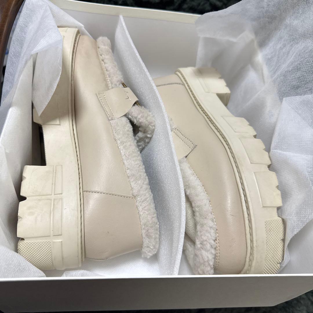 極美品ヒルズアヴェニュー ボア厚底 ローファータンクソール ストーミ アイボリー