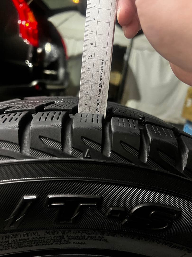 スタッドレスタイヤ215/65R16 アルミホイール