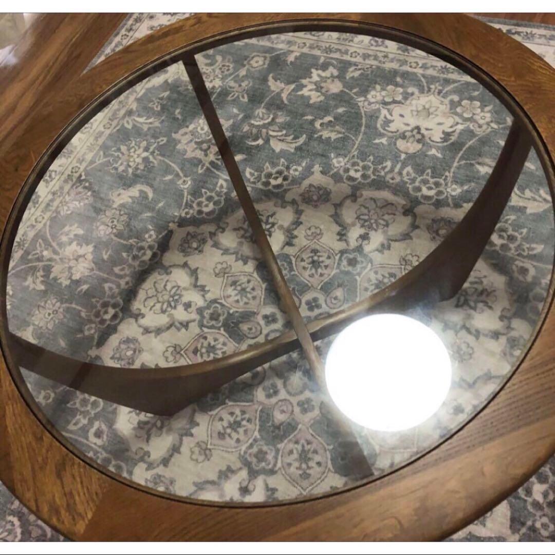 円形ガラス天板のセンターテーブル