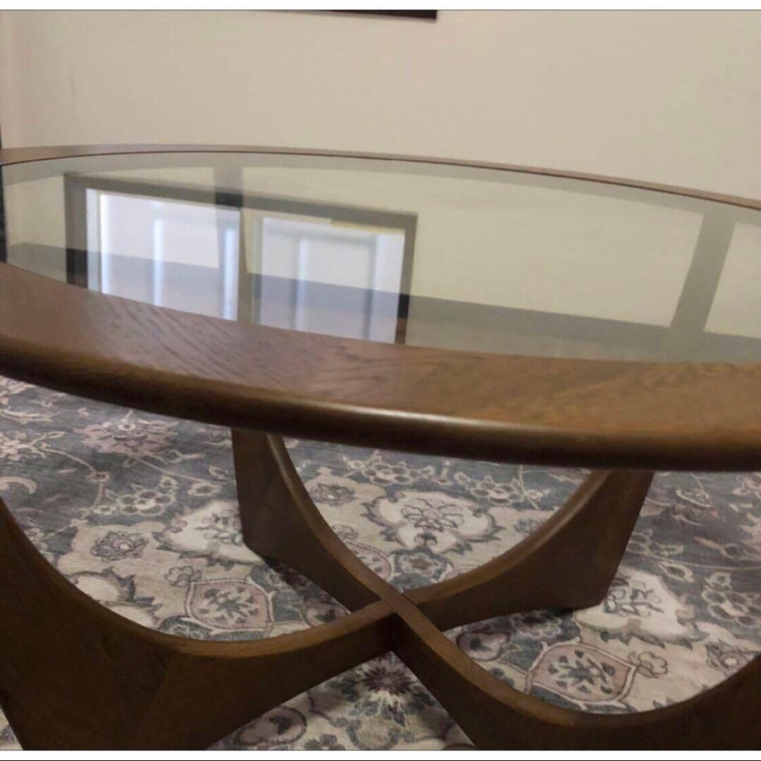 円形ガラス天板のセンターテーブル