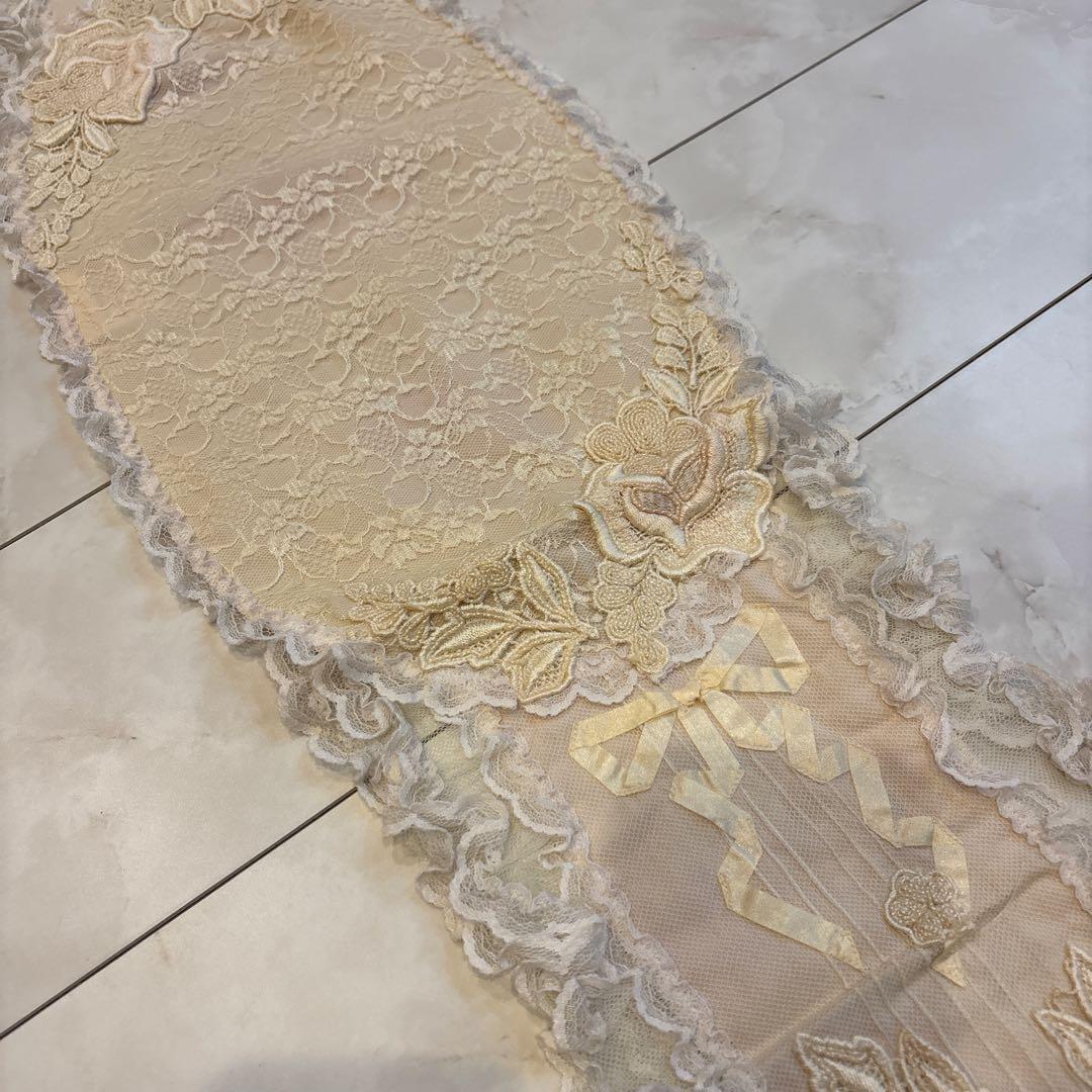 ヒスクローネ　アイボリー花柄レーステーブルクロス