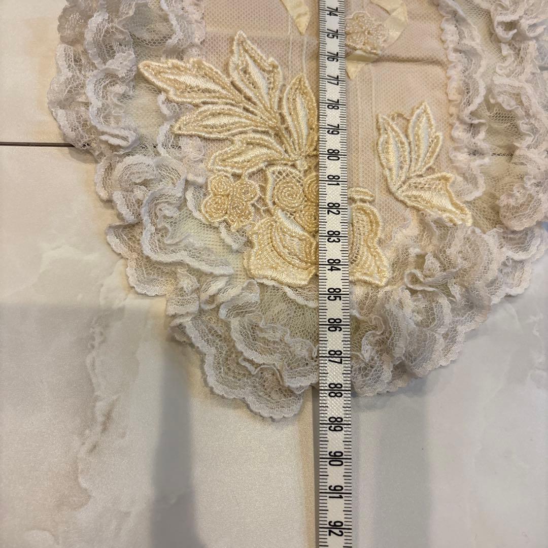 ヒスクローネ　アイボリー花柄レーステーブルクロス