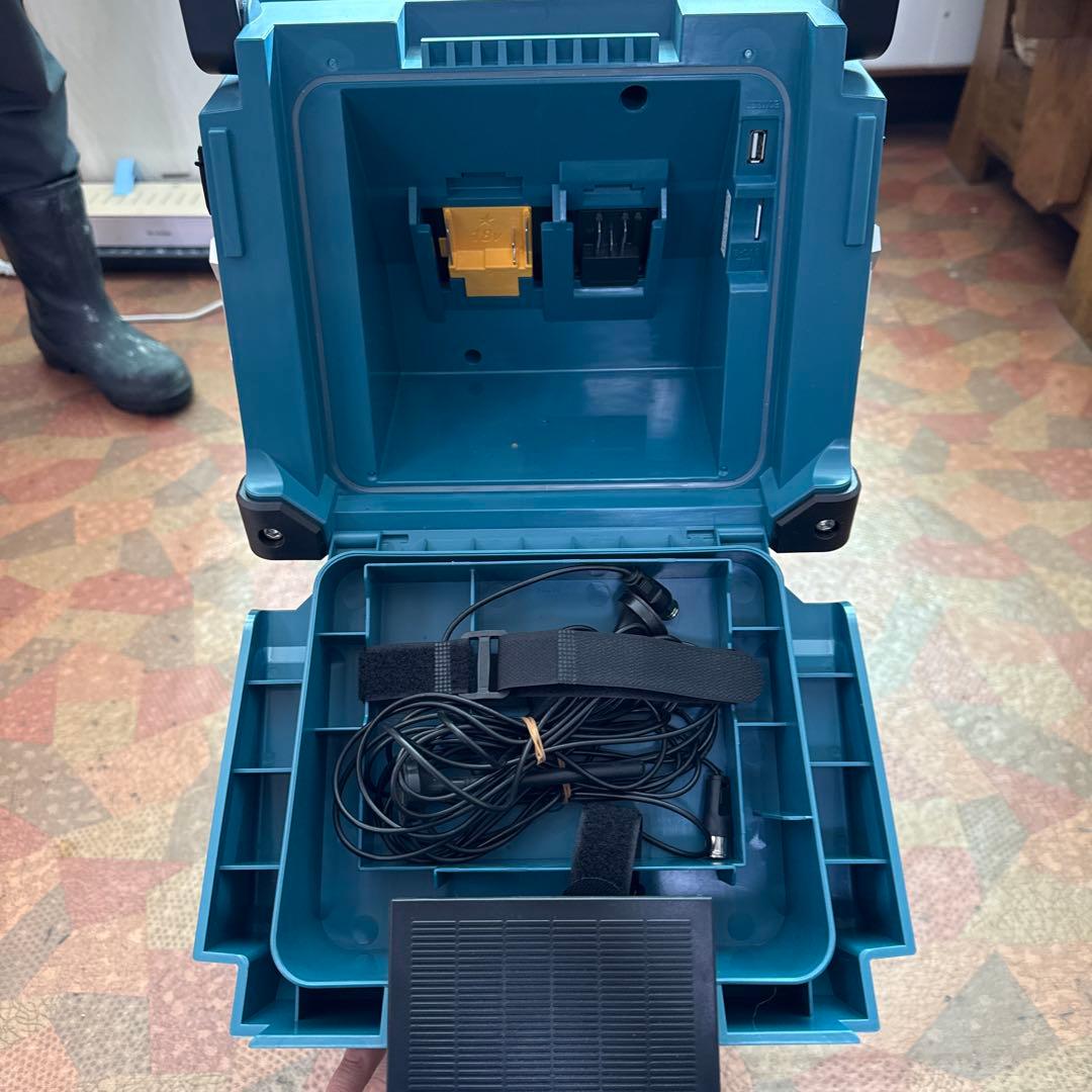 マキタ充電式ラジオ付きテレビ モデルTV100