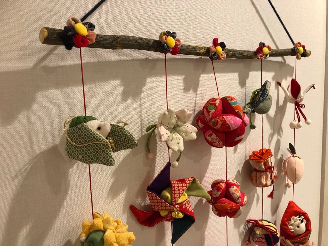 【匿名配送】桃の節句の壁掛け③5蓮　吊るし飾り　吊るし雛