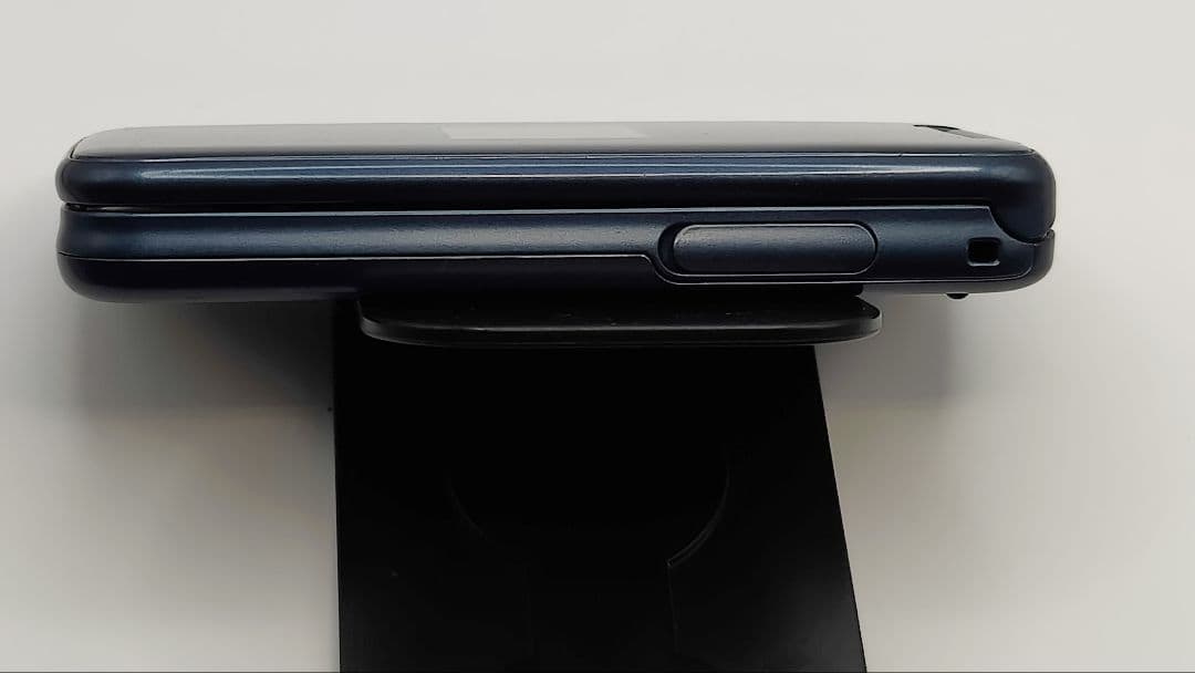 ✨ docomo らくらくホン F-01M ネイビー 携帯電話本体