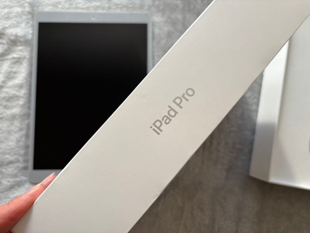 [美鈴さま専用]Apple iPad シルバー 本体 充電器付き