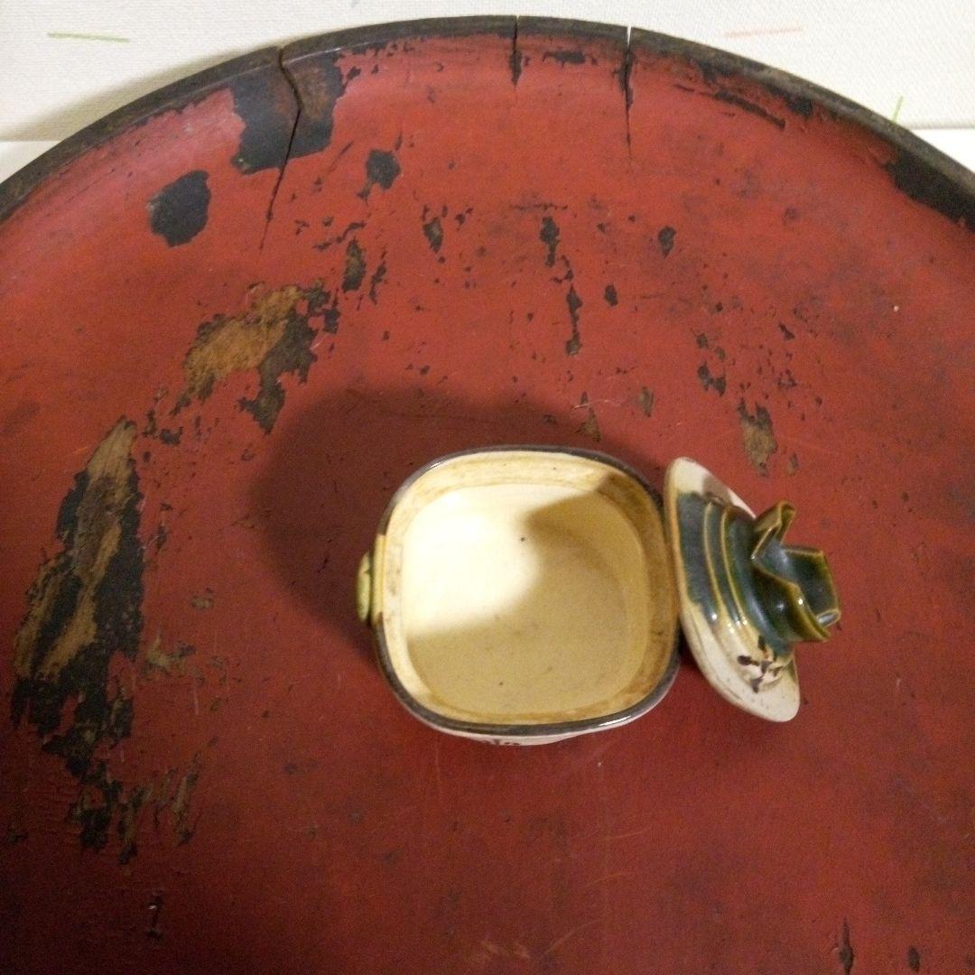 古い織部の香合