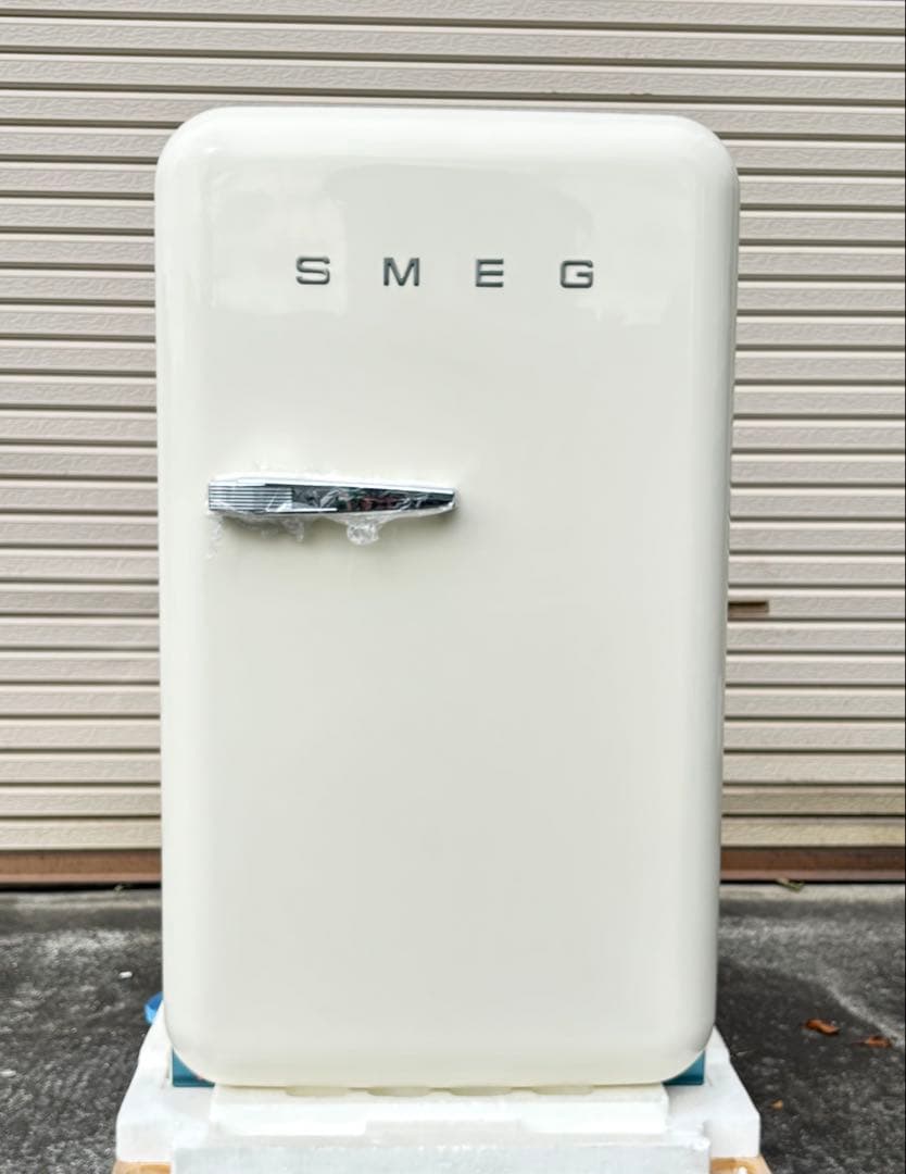 ★未使用★ SMEG社製冷蔵庫 クリーム 100V FAB10RP 右ヒンジ