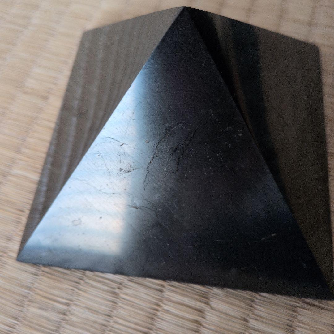シュンガイト 四方約10cm高さ約7.5cm