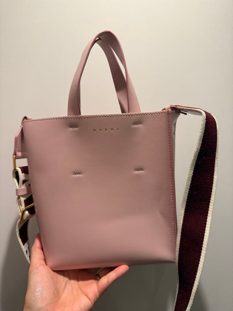 i*z様 MARNI ピンク ショルダーバッグ