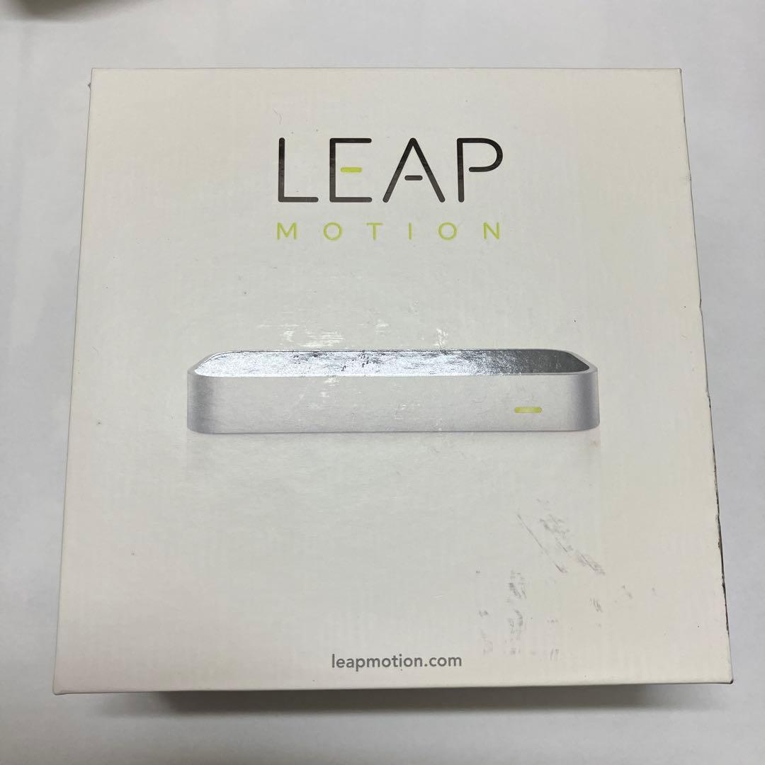 LEAP Motion Controller 本体と付属品