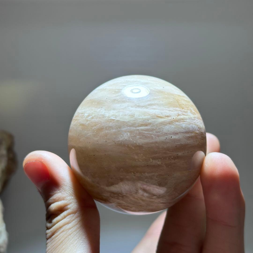 天然石ムーンストーンのでスフィア　丸玉　置物G.271