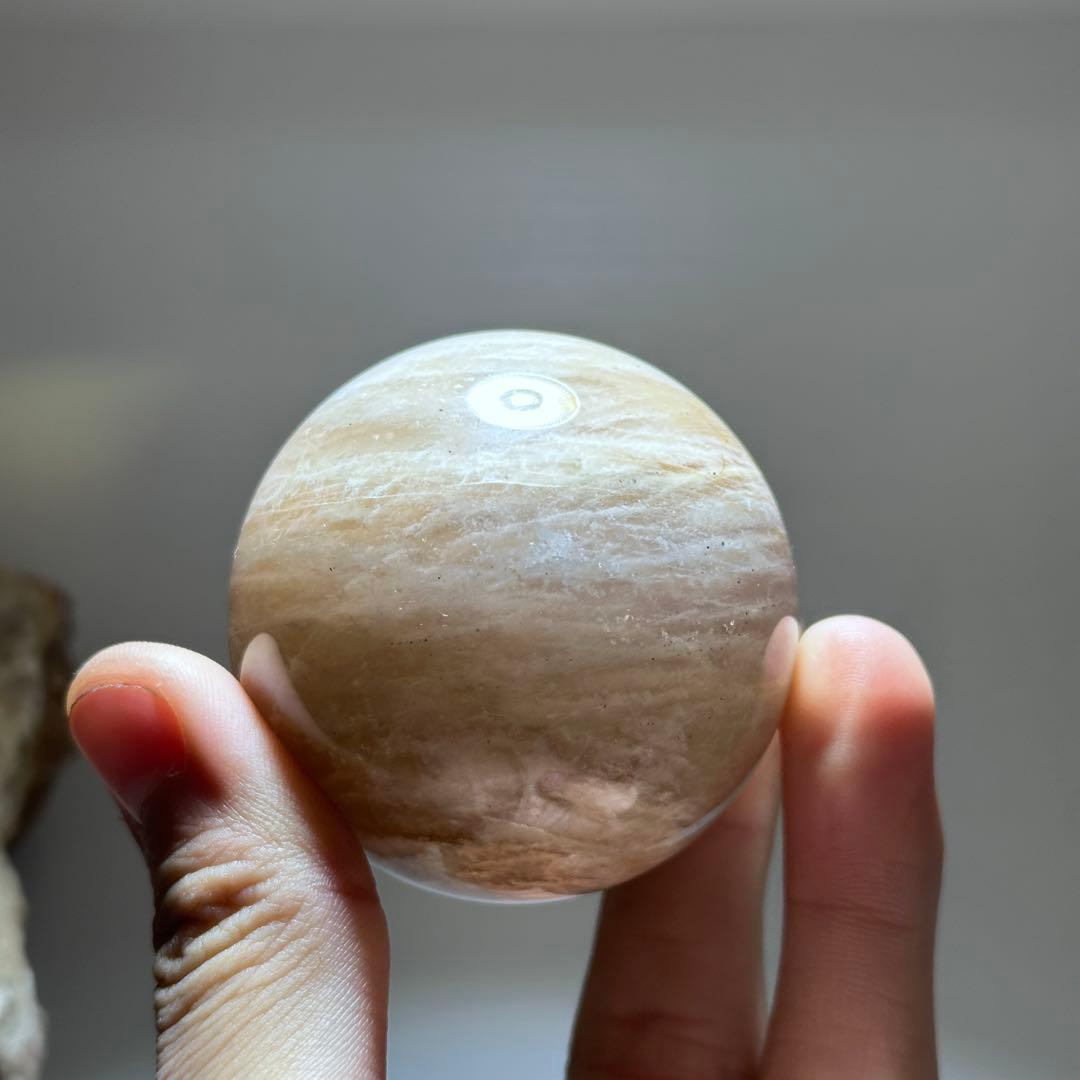 天然石ムーンストーンのでスフィア　丸玉　置物G.271