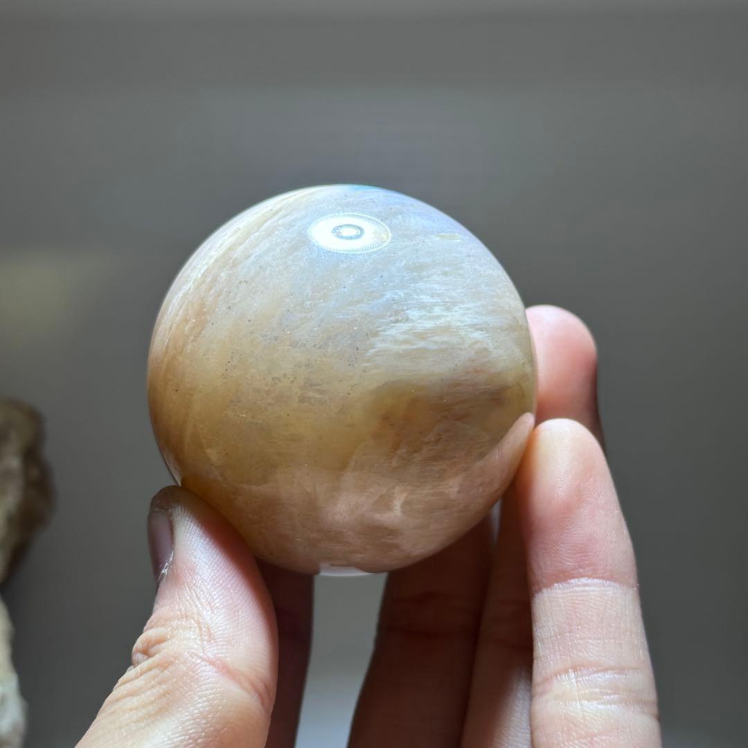 天然石ムーンストーンのでスフィア　丸玉　置物G.271