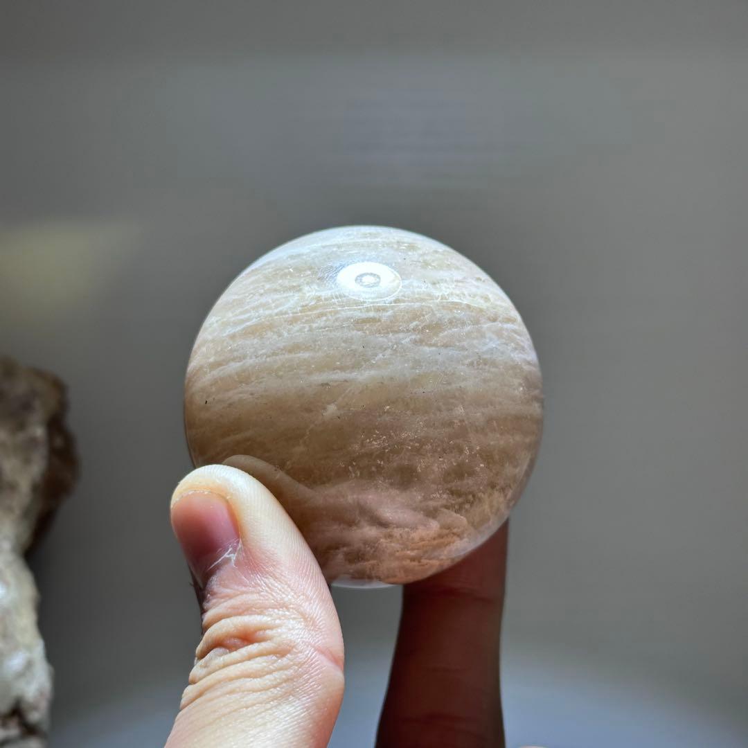 天然石ムーンストーンのでスフィア　丸玉　置物G.271