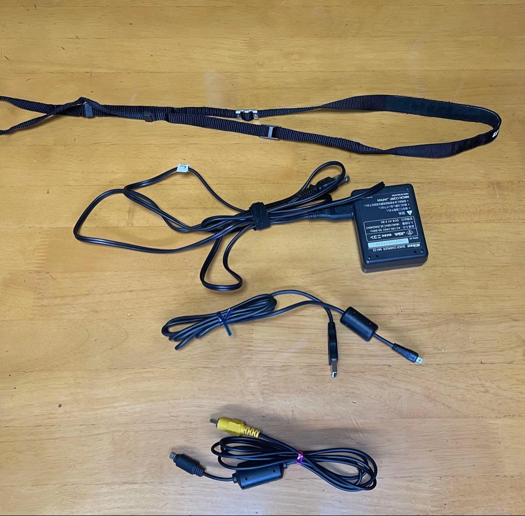 Nikon D5000 デジタル一眼レフカメラ　【SDカード付き】